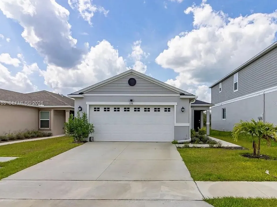 1136 Papaya Cir