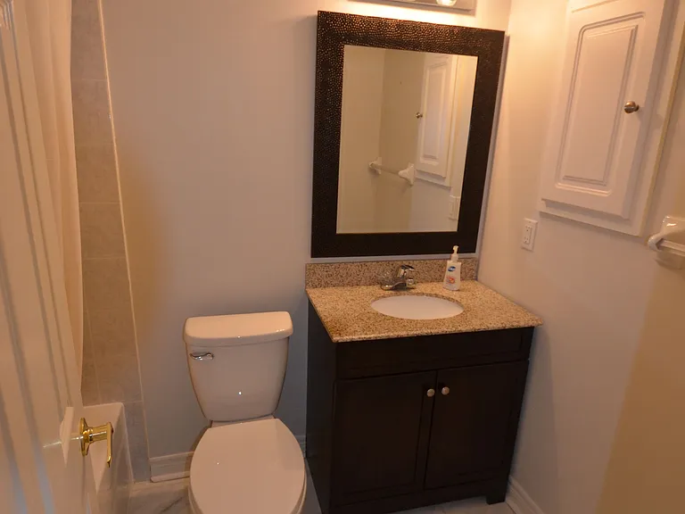10719 Bathurst St #7 — Photo 14