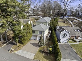 39 Center Dr, Old Greenwich, CT 06870