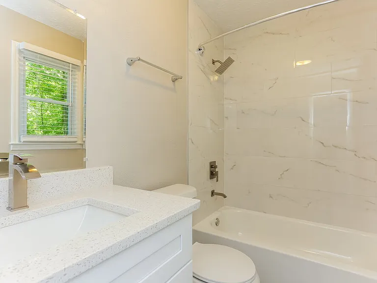 275 Oak St — Photo 16