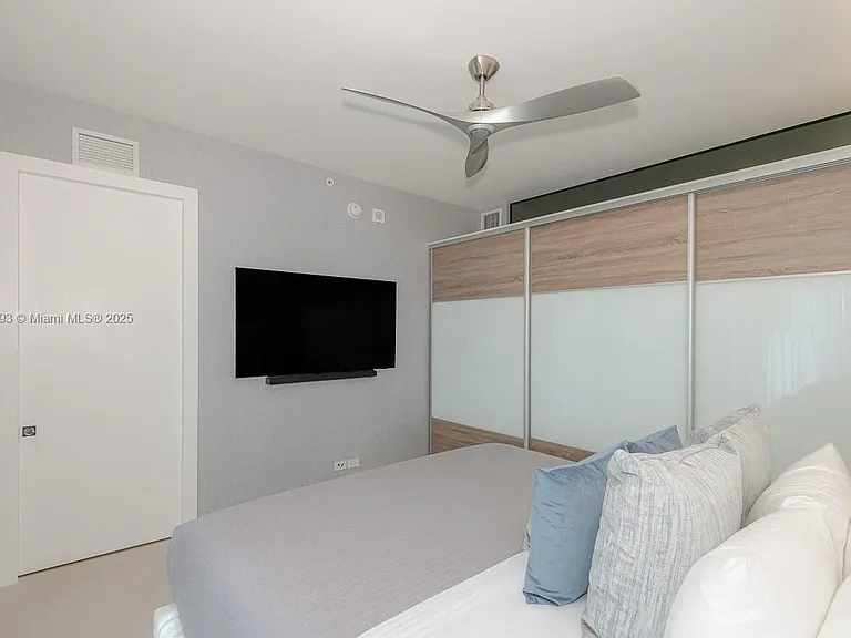 2301 Collins Ave #20 — Photo 15