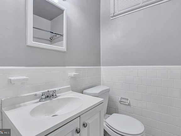 5th image of 2012 Rosedale St NE APT 1