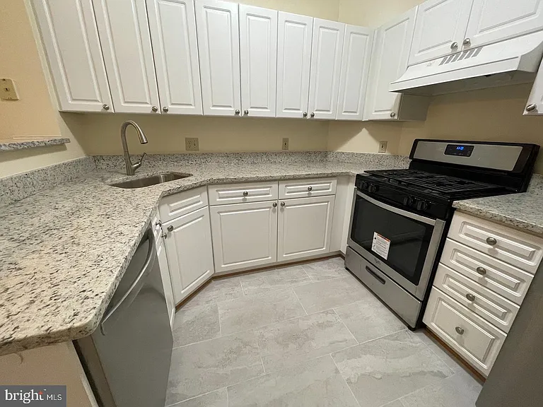 2203 Westcourt Ln #202 — Photo 11