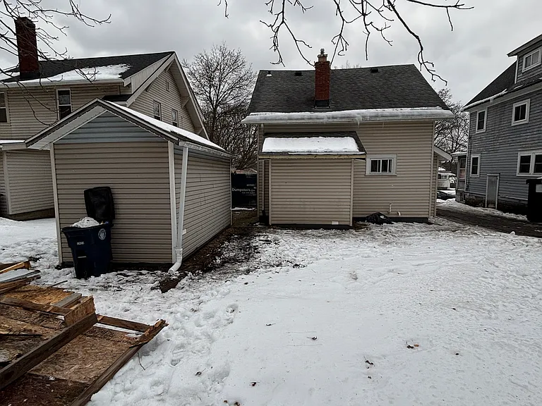 496 Whitney Ave — Photo 11