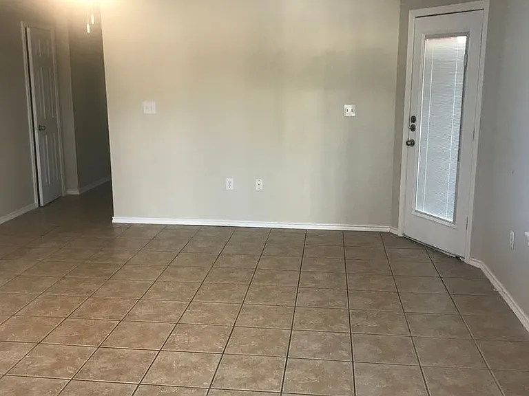 310 N Brentwood Ave — Photo 2