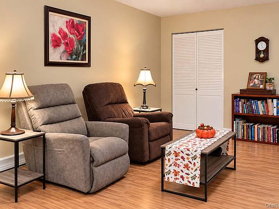 5th image of 395 Woodbridge Drive #E