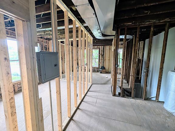 5th image of 608 E 64th St