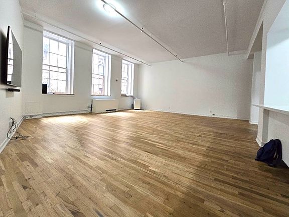 3rd image of 1 Bond St APT 4C