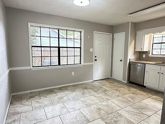 5th image of 1109 McNeil Ave