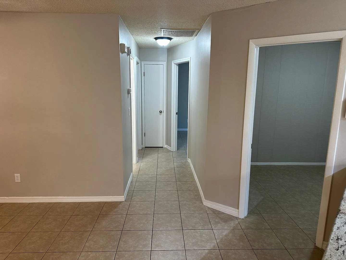 2 Bedroom 2 Bath with an Office - Duplex in Leesburg — Photo 4