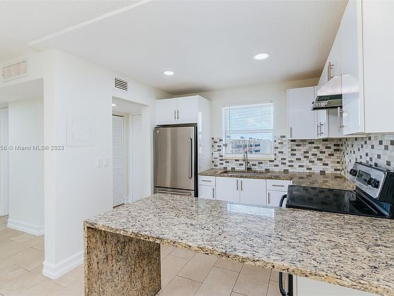 4th image of 729 Lori Dr APT 401