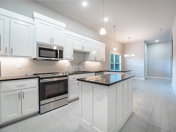 4th image of 2624 N Justin Dr