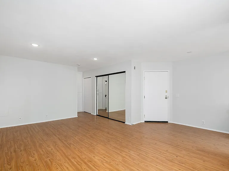 132 Clark Dr — Photo 29