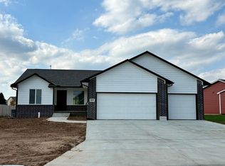 2819 N Rutland Ln, Augusta, KS 67010