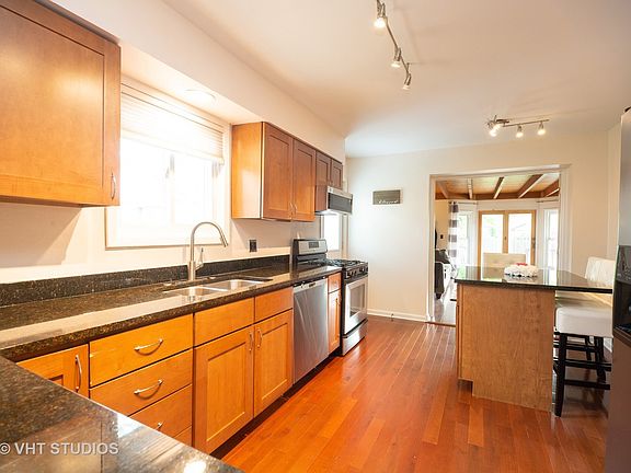4th image of 321 Pinehurst Dr