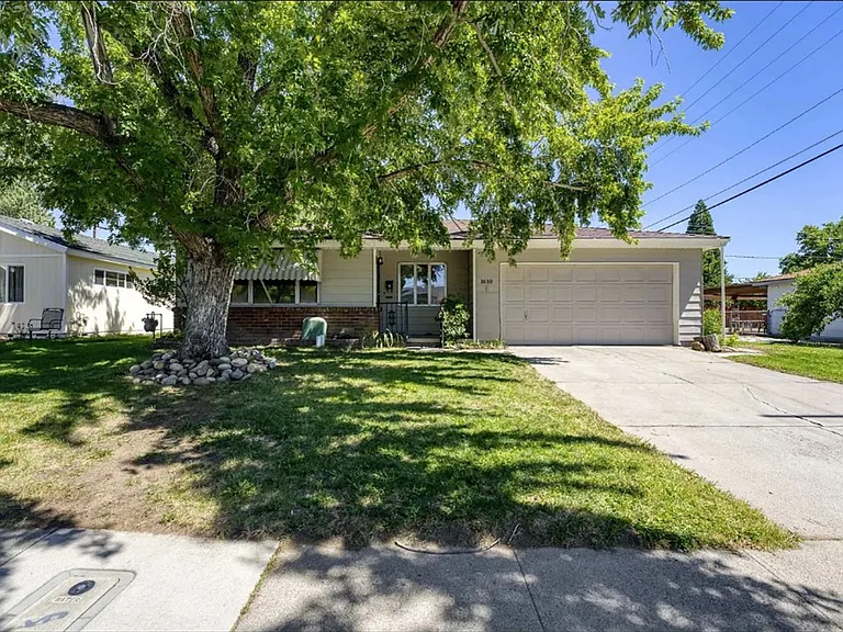 1610 Auburn Way — Photo 1