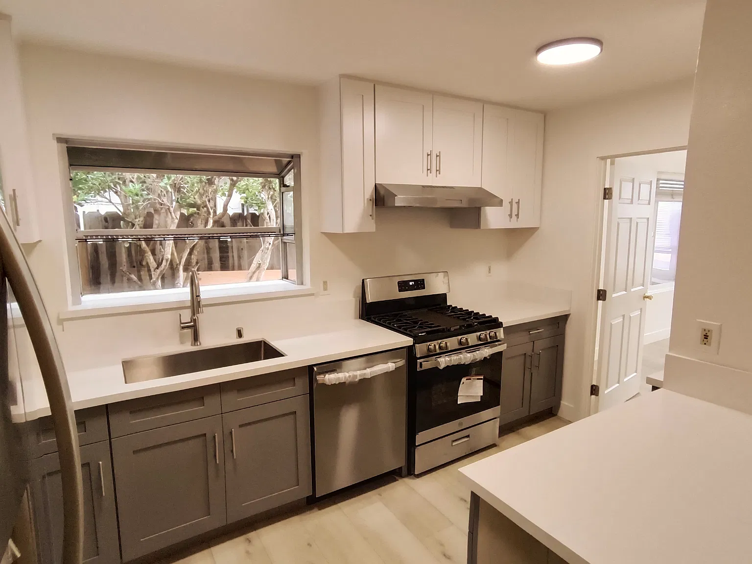 4 bed, 2269 sqft, $5,500 — Photo 3