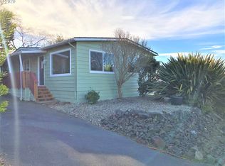 1206 Embarcadero Cir, Coos Bay, OR 97420