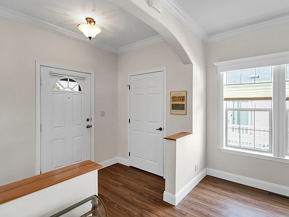 3rd image of 1463 Equestrian Dr