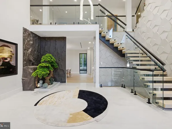 1124 Savile Ln, Mc Lean, VA 22101