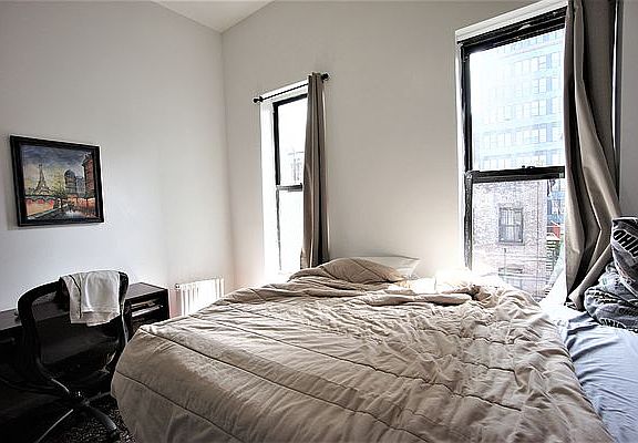 3rd image of 330 W 43rd St APT 19