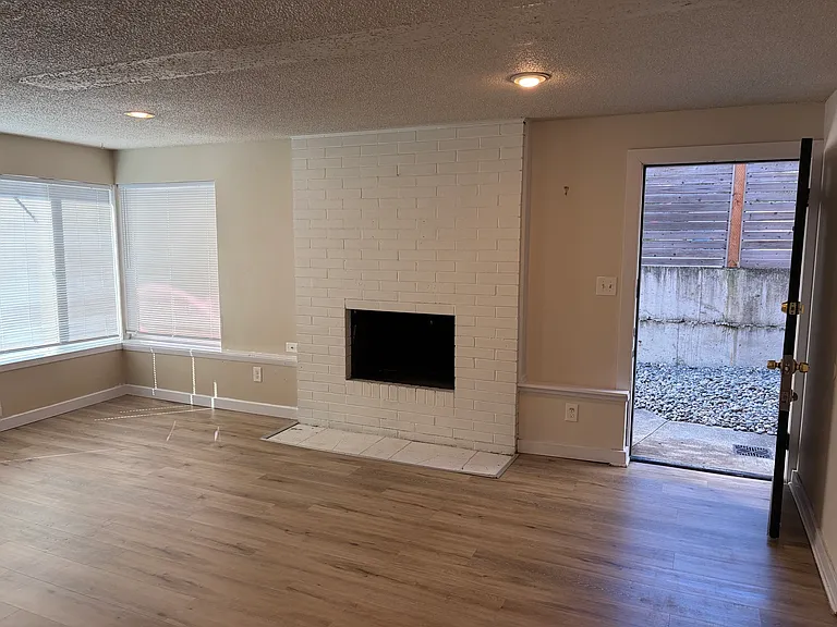 5017 Sand Point Pl NE — Photo 11
