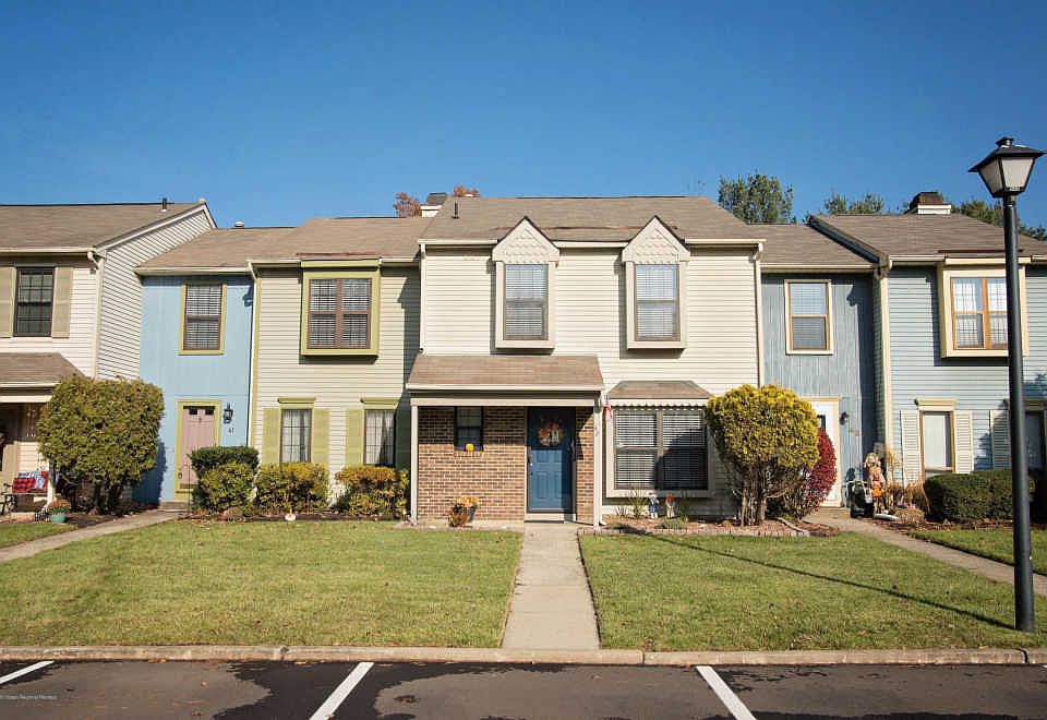 1st image of 42 Tynemouth Ct