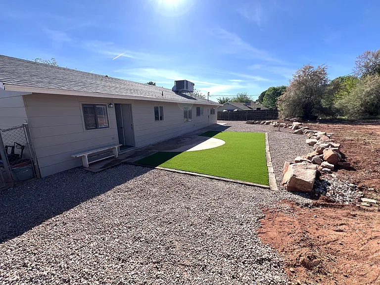 114 Wagon Wheel Dr — Photo 1