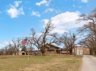 2032 Buckskin Rd, Moundridge, KS 67107
