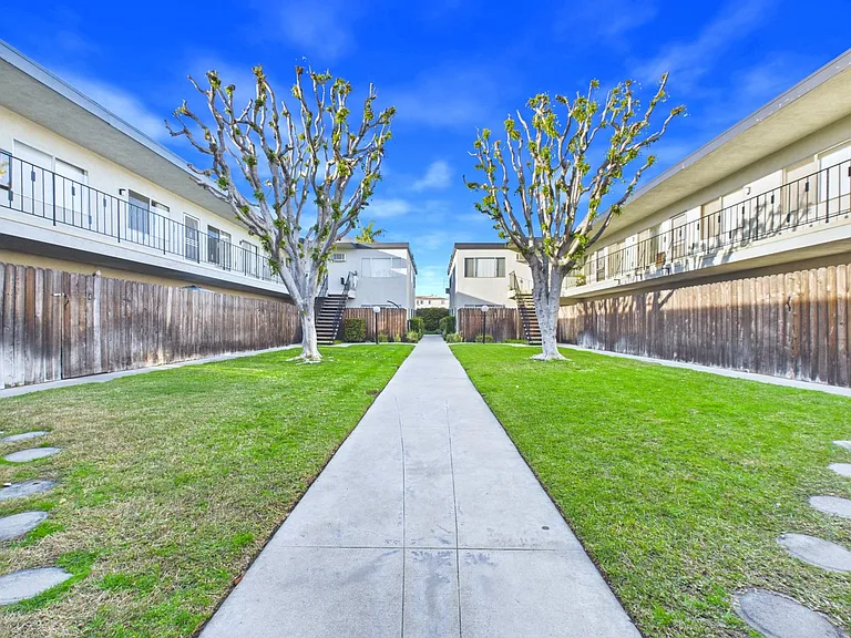 Cedar Court Apartments — Photo 33
