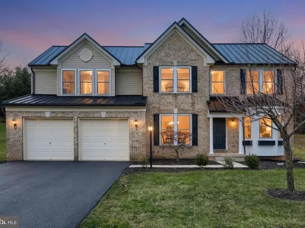 735 Clydesdale Dr, York, PA 17402