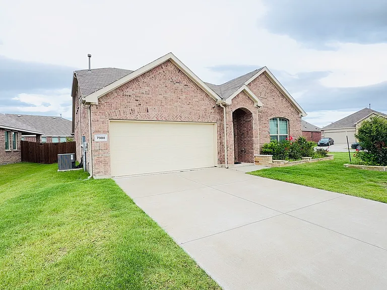 7908 Lindheimer Ln — Photo 1