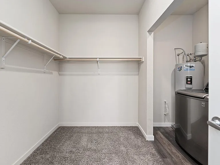 The Summit Apartments — Photo 16