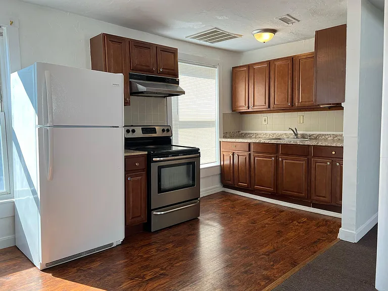 247 Bussey St #2 — Photo 6