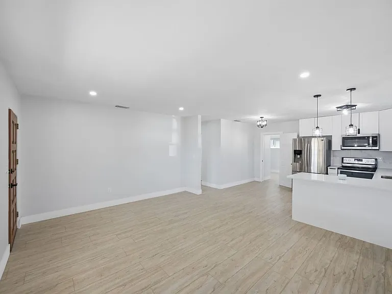 6052 Central Ave — Photo 2