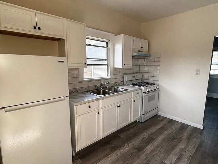 927 Magnolia Ave — Photo 1