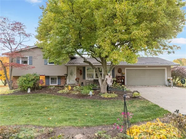 688 Muskingum Ave NW, Brewster, OH 44613