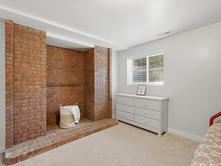 2569 N 2900 E — Photo 22