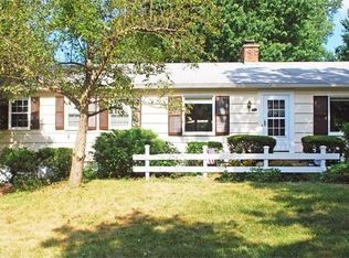 1 Smallwood Dr, Pittsford, NY 14534