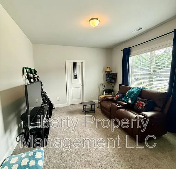 144 Kensington Dr — Photo 18