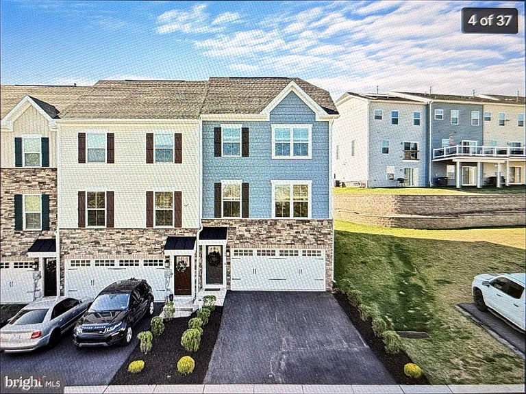 1044 Rosecroft Ln — Photo 14