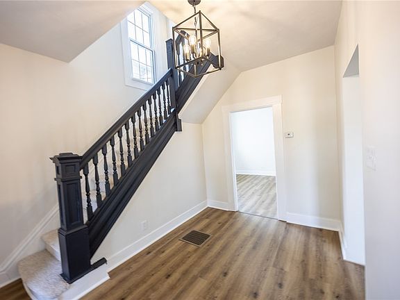 3rd image of 221 Glenn Ave