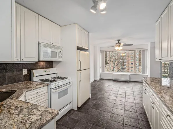 166-25 Powells Cove Boulevard #5C, Beechhurst, NY 11357