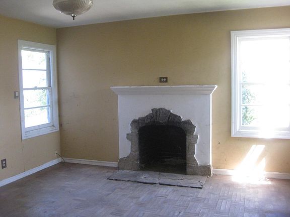 3rd image of 758 Circle Ct