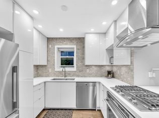 2433 W 6th Ave, Vancouver, BC V6K 1W2