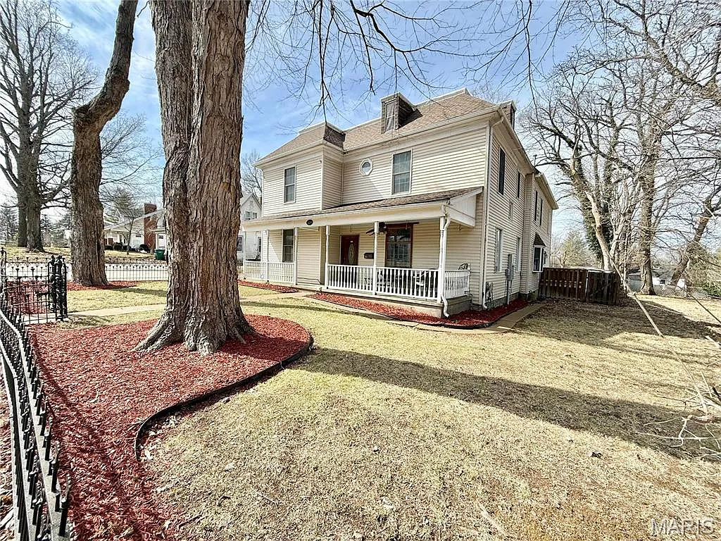 609 W Columbia St photo 1