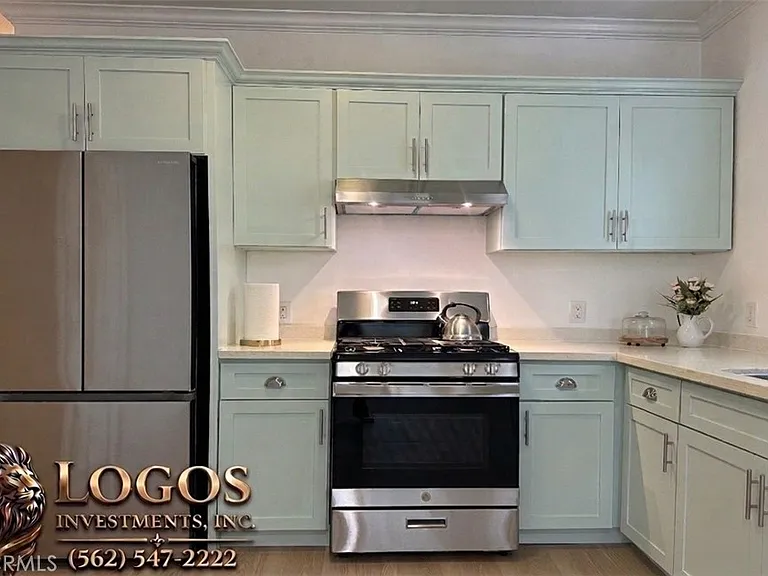 956 E 43rd St — Photo 3