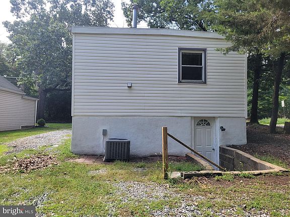 5th image of 19 Hickstown Rd