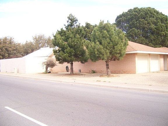 2nd image of 4601 Garden Ln