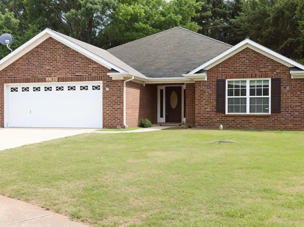 134 Harness Dr, Huntsville, AL 35806